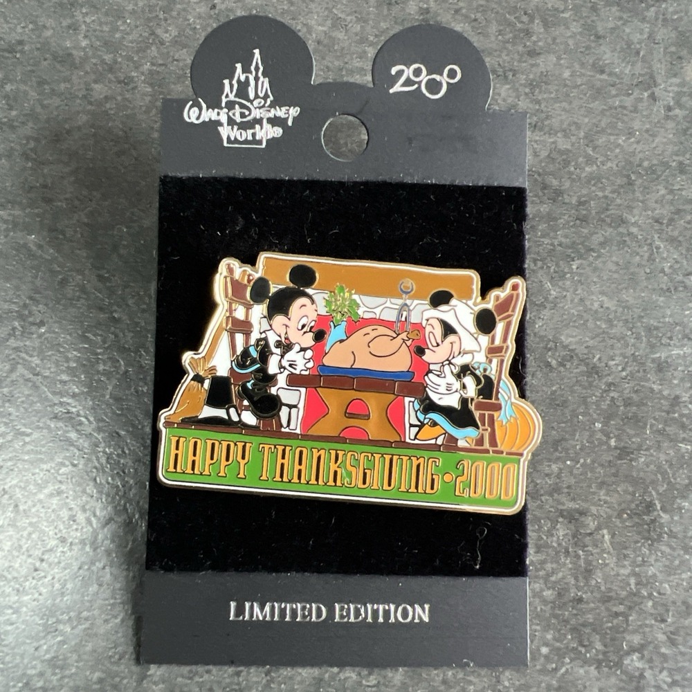 Walt Disney World Happy Thanksgiving 2000 Mickey & Minnie Pilgrims LE Pin #3109